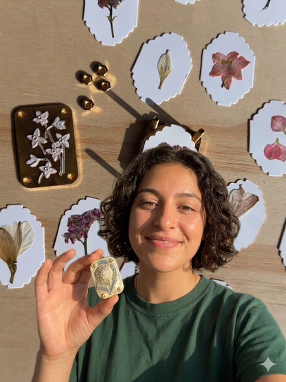 🌸📖 Pocket-Size Flower Press – Turn Tiny Blooms Into Lasting Keepsakes